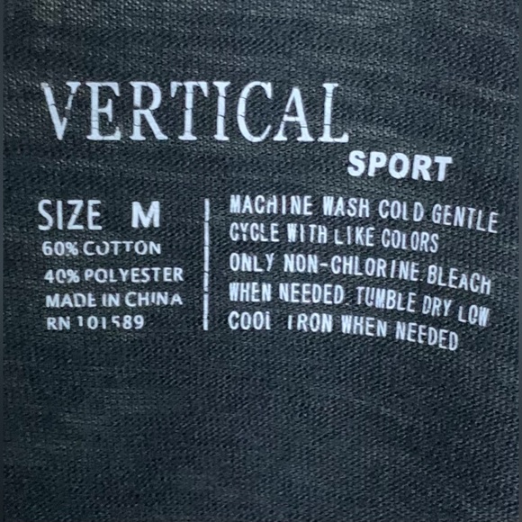 Vertical Sport - Black T-shirt With Unique Graphic And Detailing - Medium - Picture 6 of 6
